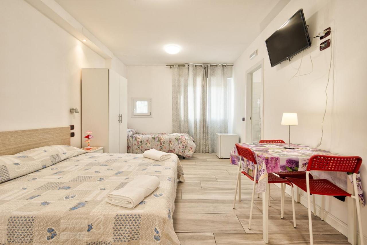 Venice Pink House Hotel Marghera Bagian luar foto