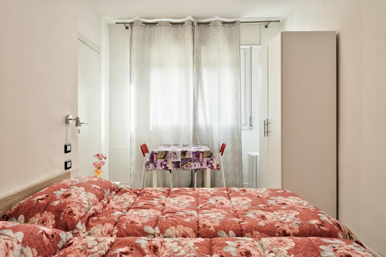 Venice Pink House Hotel Marghera Bagian luar foto