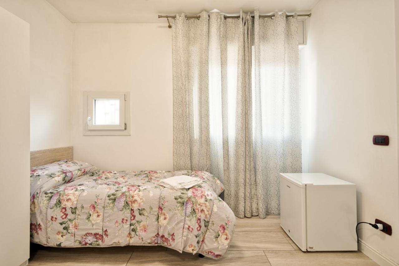 Venice Pink House Hotel Marghera Bagian luar foto