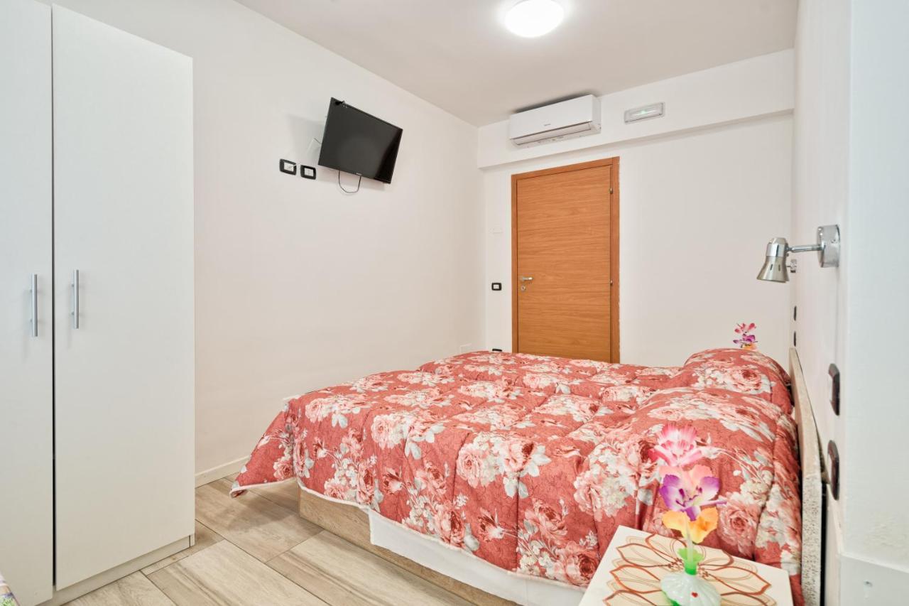 Venice Pink House Hotel Marghera Bagian luar foto