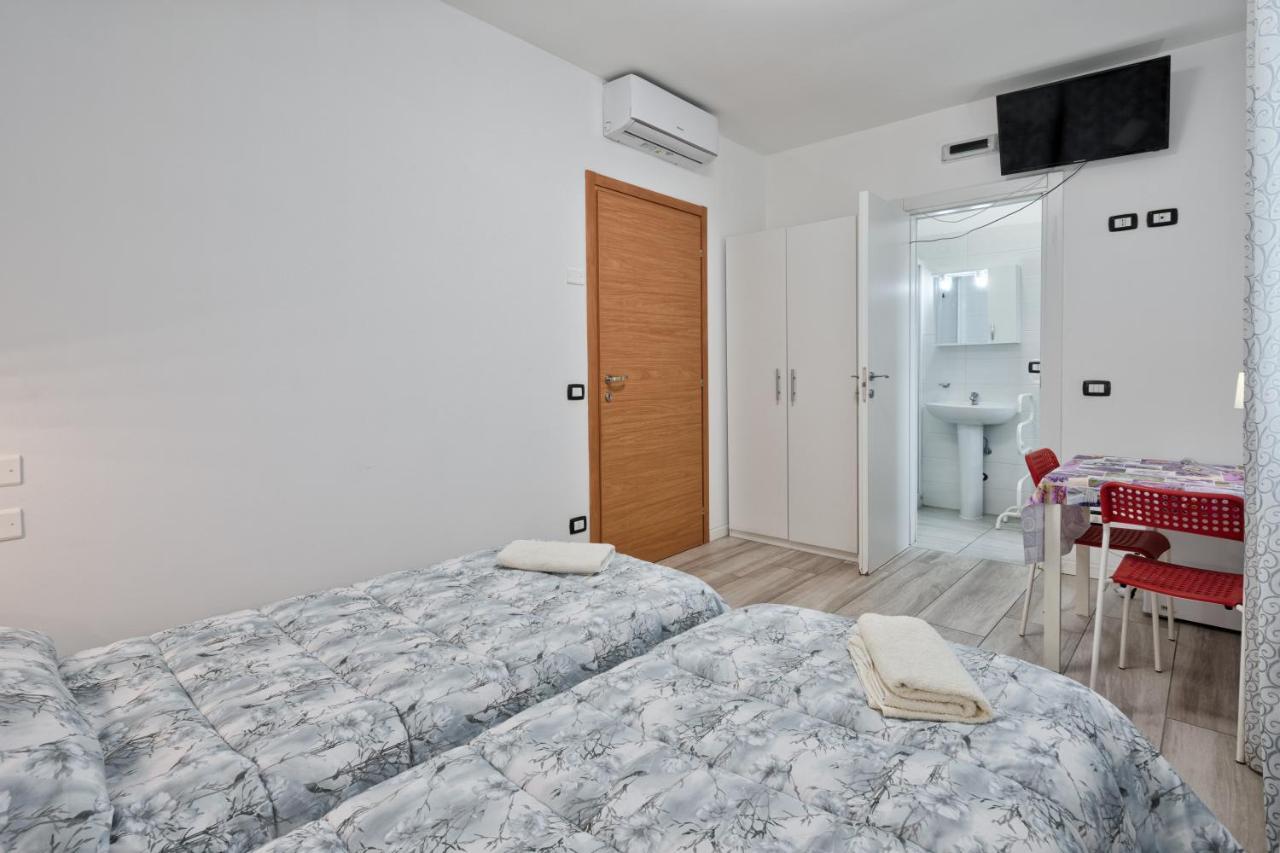 Venice Pink House Hotel Marghera Bagian luar foto